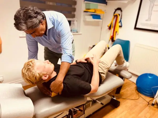 Osteopath treatment for back hump wimbledon area