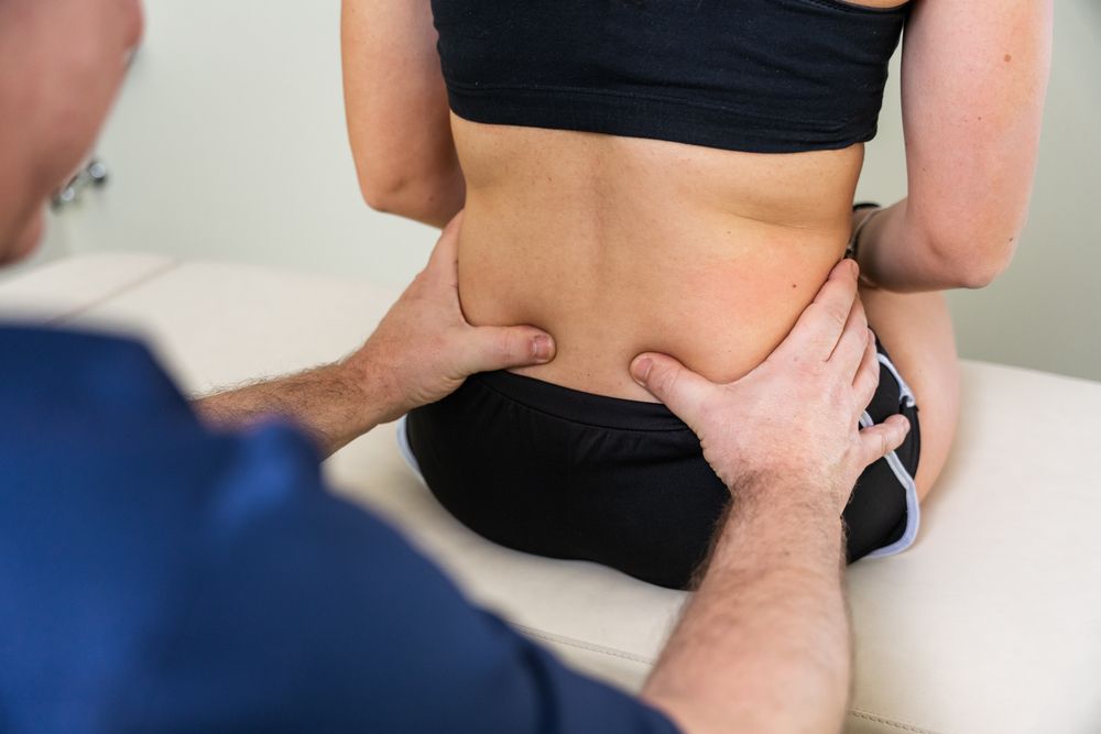 osteopath treating womens lower back pain at_wimbledon_clinic